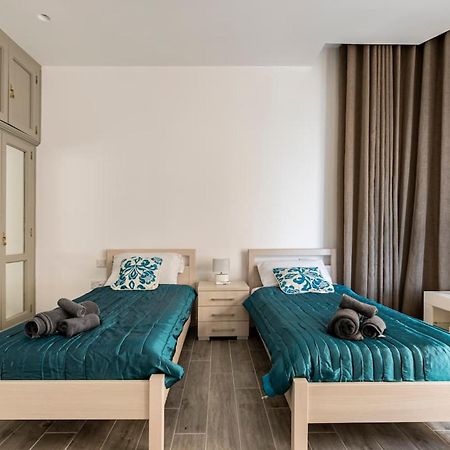 Sea View Luxury Haven Living & 3Bedrooms Seafront สลีมา ภายนอก รูปภาพ