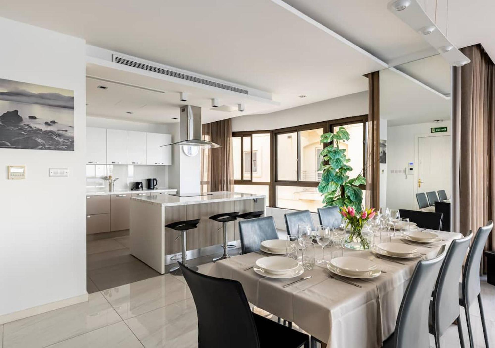 Sea View Luxury Haven Living & 3Bedrooms Seafront สลีมา ภายนอก รูปภาพ