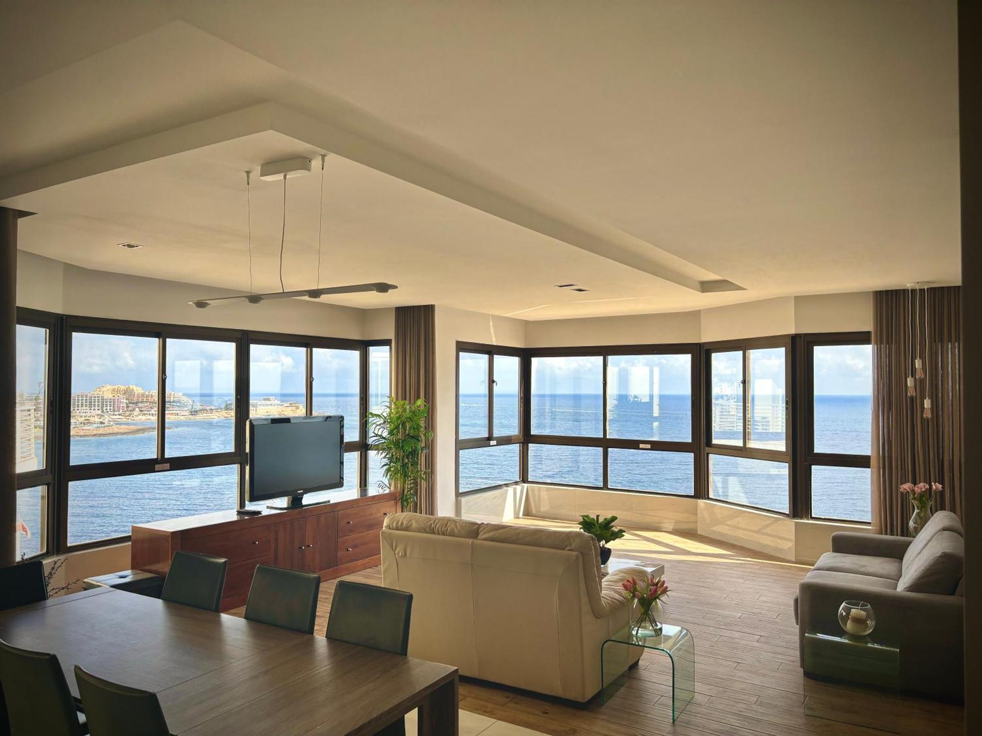 Sea View Luxury Haven Living & 3Bedrooms Seafront สลีมา ภายนอก รูปภาพ